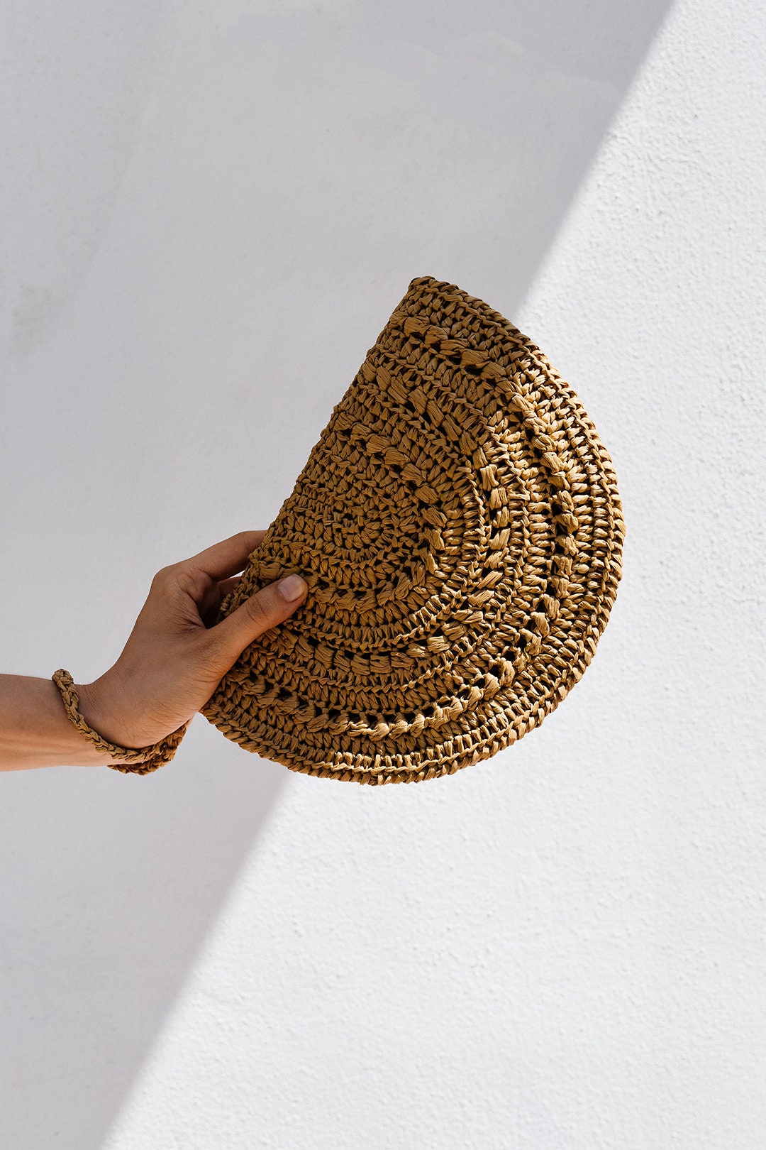 Crochet Raffia Clutch, Half Moon Clutch, Straw Wristlet Purse, Minimal Boho Clutch, Raffia Handbag, Crochet Summer Bag ¡ª Raffia Moon Clutch